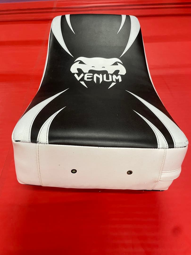 Venum パンチングミット 黒/白