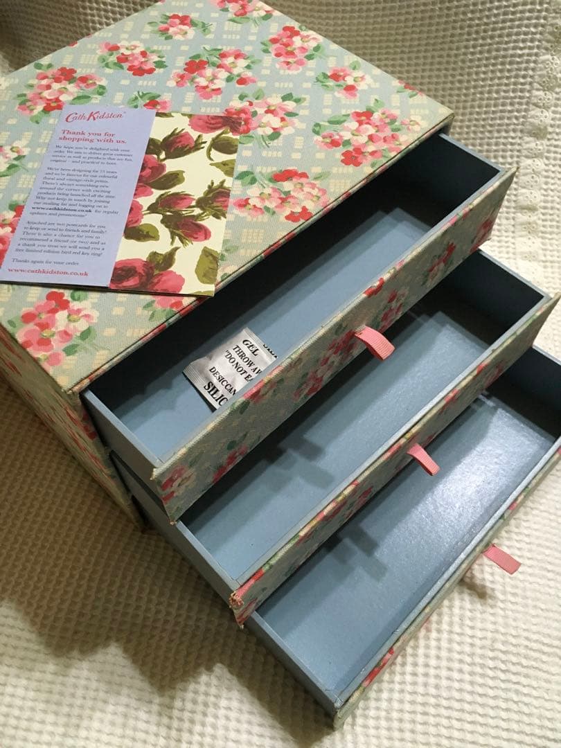 Cath Kidston 3段収納小物入れ アクセサリーケースとポストカード