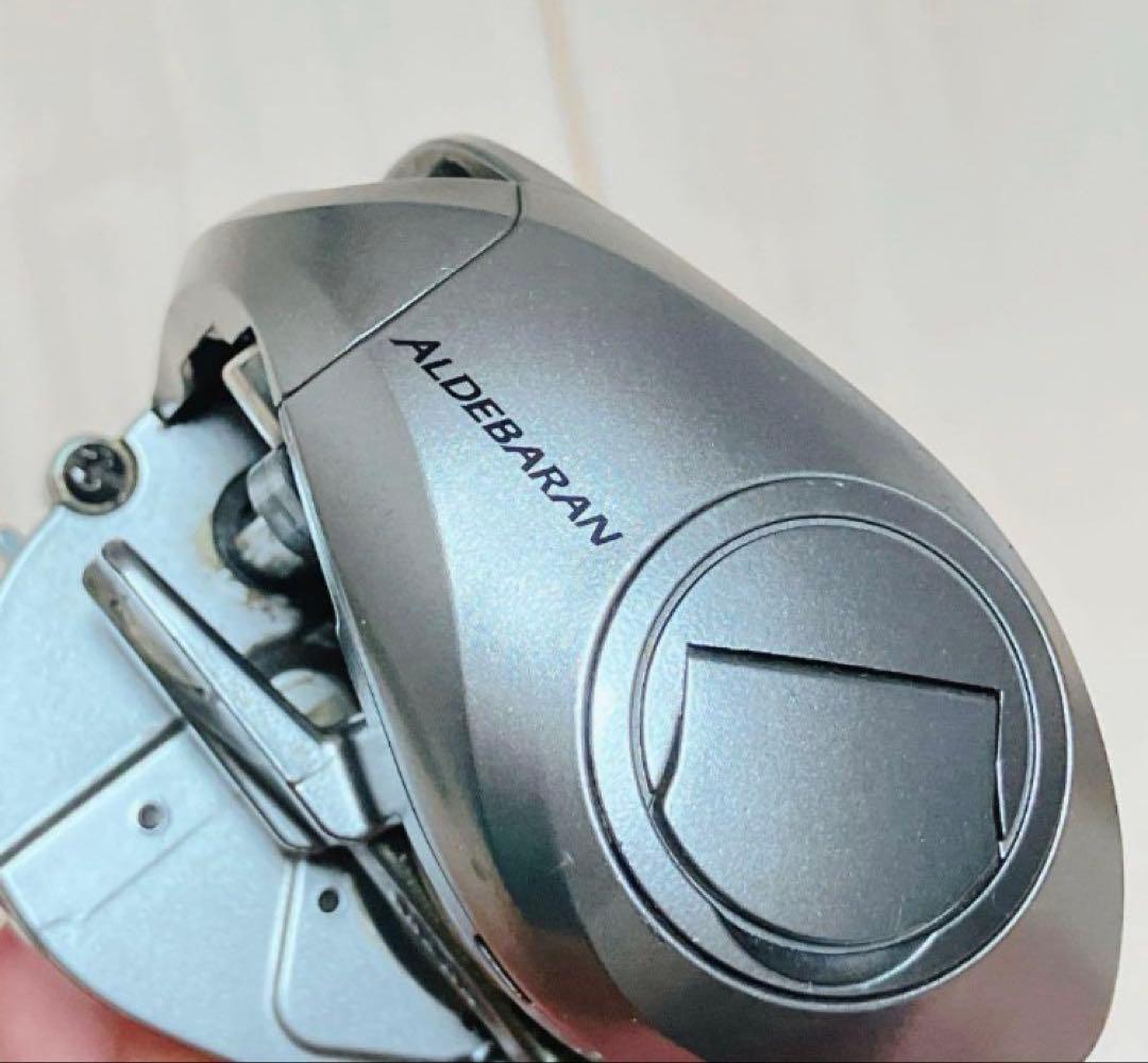 【美品】シマノ SHIMANO アルデバラン Mg7 リール