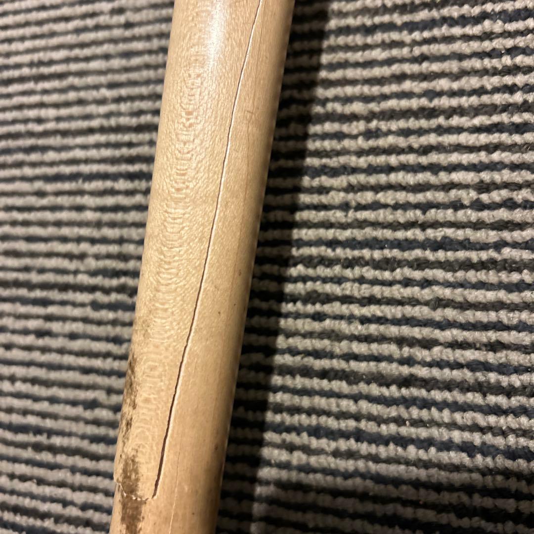 プロ野球選手 廣岡大志使用済みバット 折れている