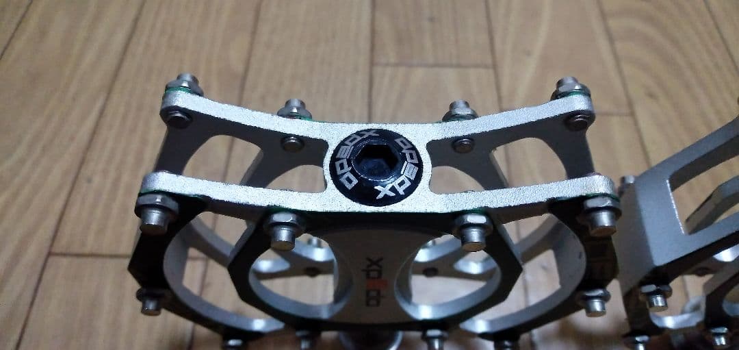 XPEDO XCF07AC フラットペダル シルバー/グリーン　255g