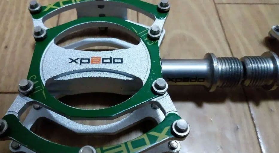 XPEDO XCF07AC フラットペダル シルバー/グリーン　255g