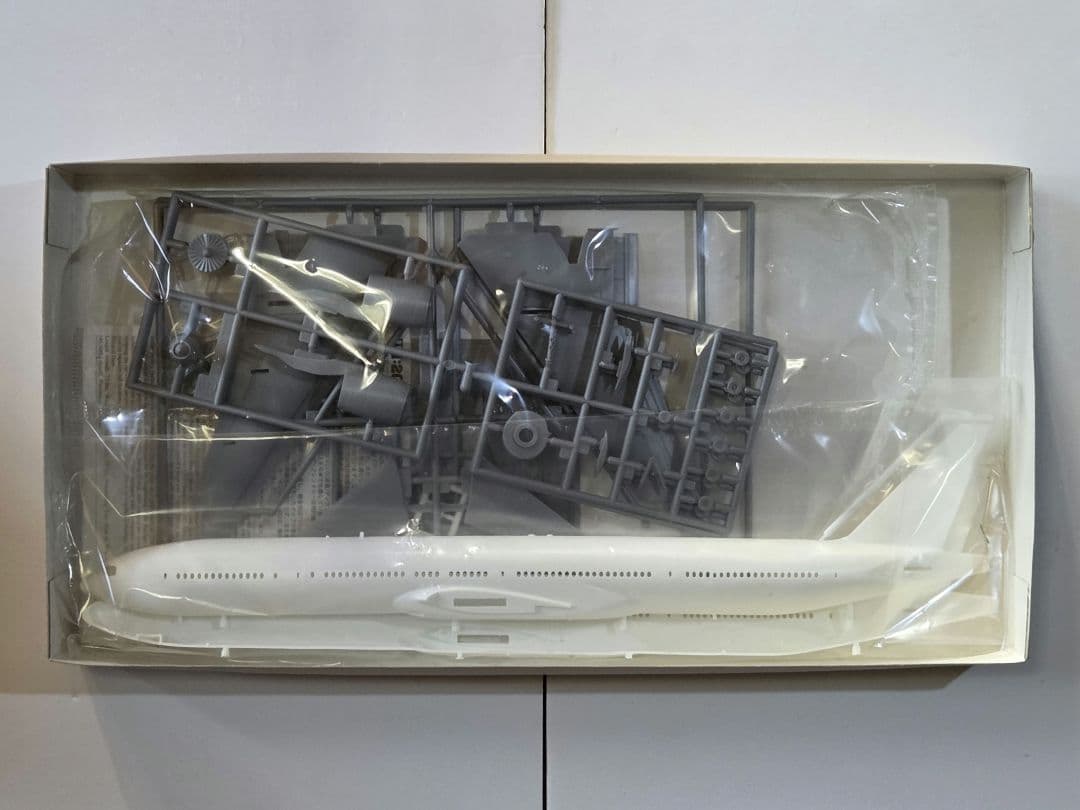 ハセガワ 1/200　ＪＡＬ【旧ロゴ】BOEING 777-300　プラモデル