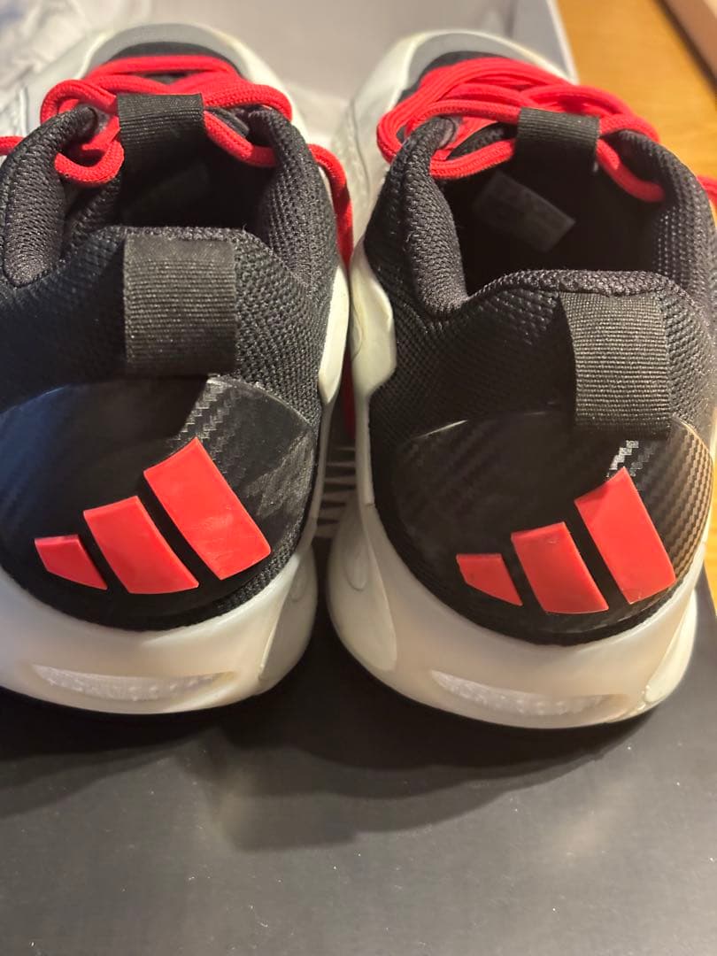 adidas バスケットボールシューズ