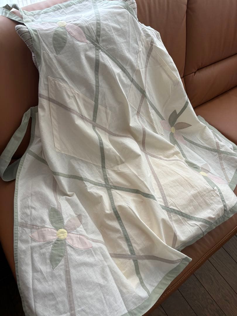 ジュージアロー　エプロン