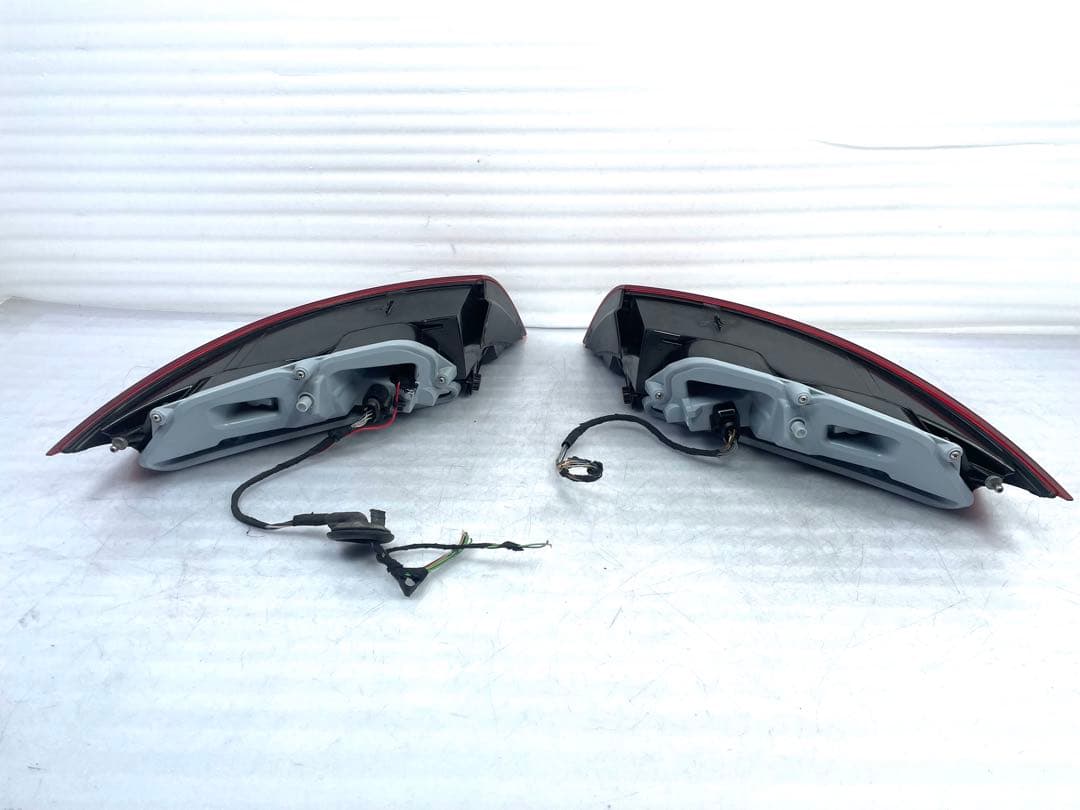 AUDI/アウディ TT 8J 純正 左テールランプ 8J0 945 095C