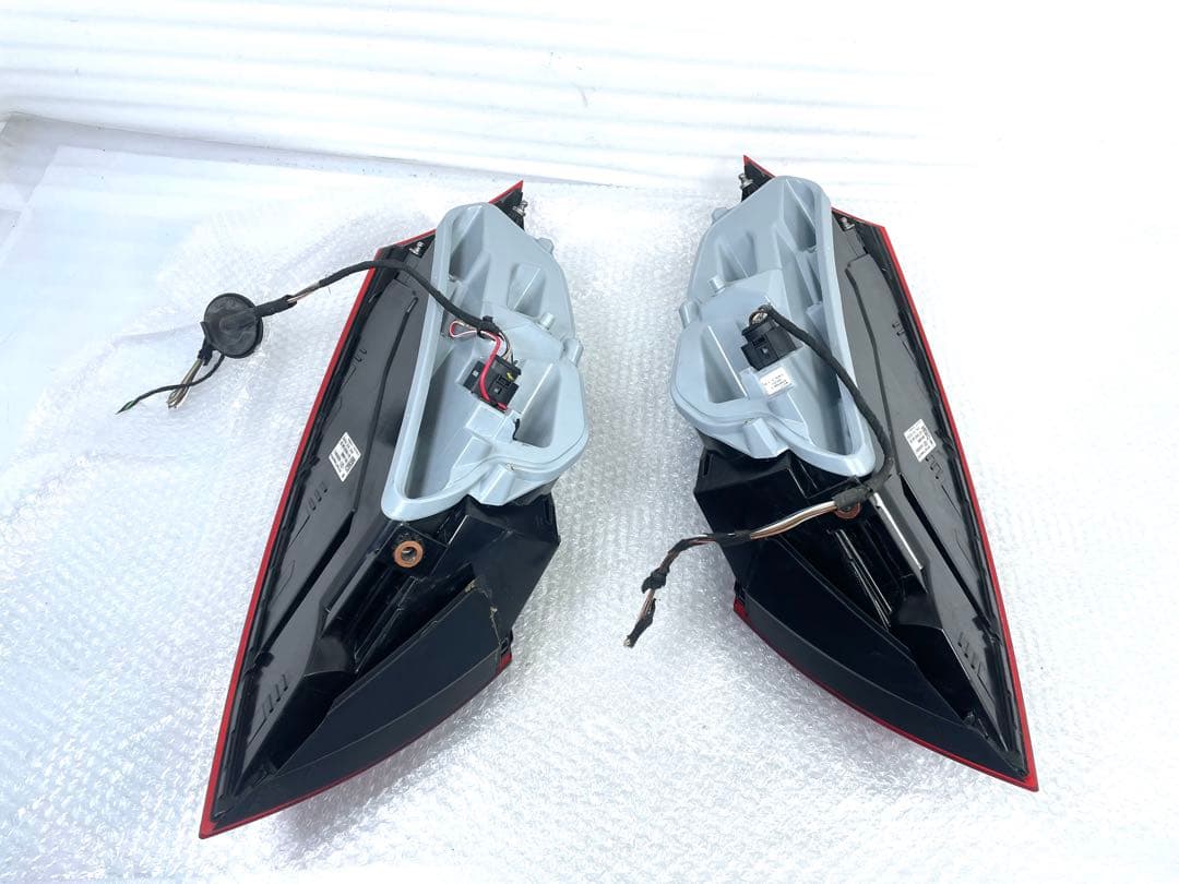 AUDI/アウディ TT 8J 純正 左テールランプ 8J0 945 095C