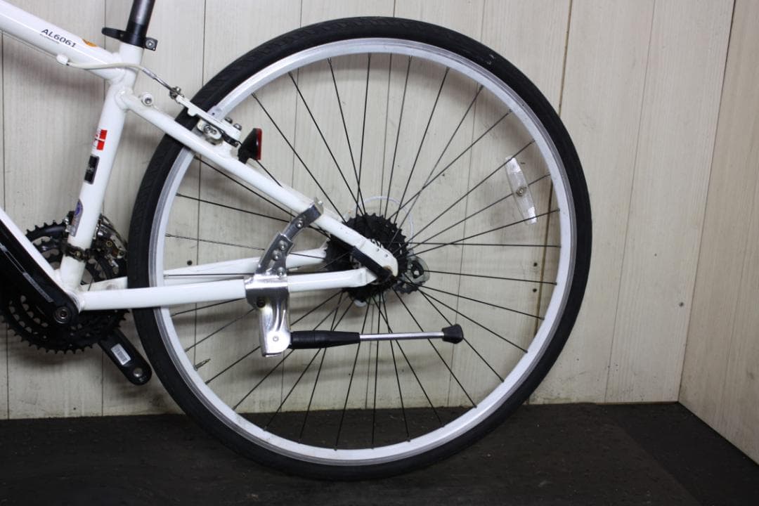 ルイガノLGS-CHASSE 700C アルミ 24速 370mm 白クロス