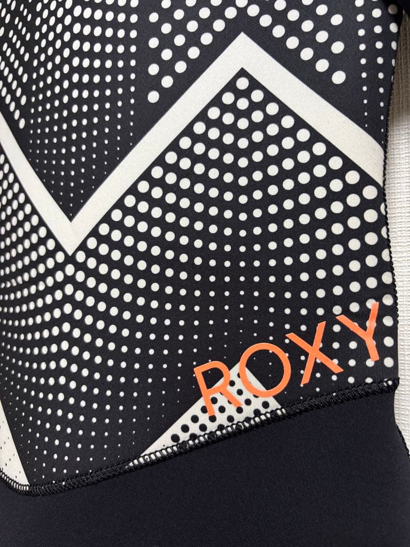 ROXY フルスーツ ブラック/ホワイト　サイズ8