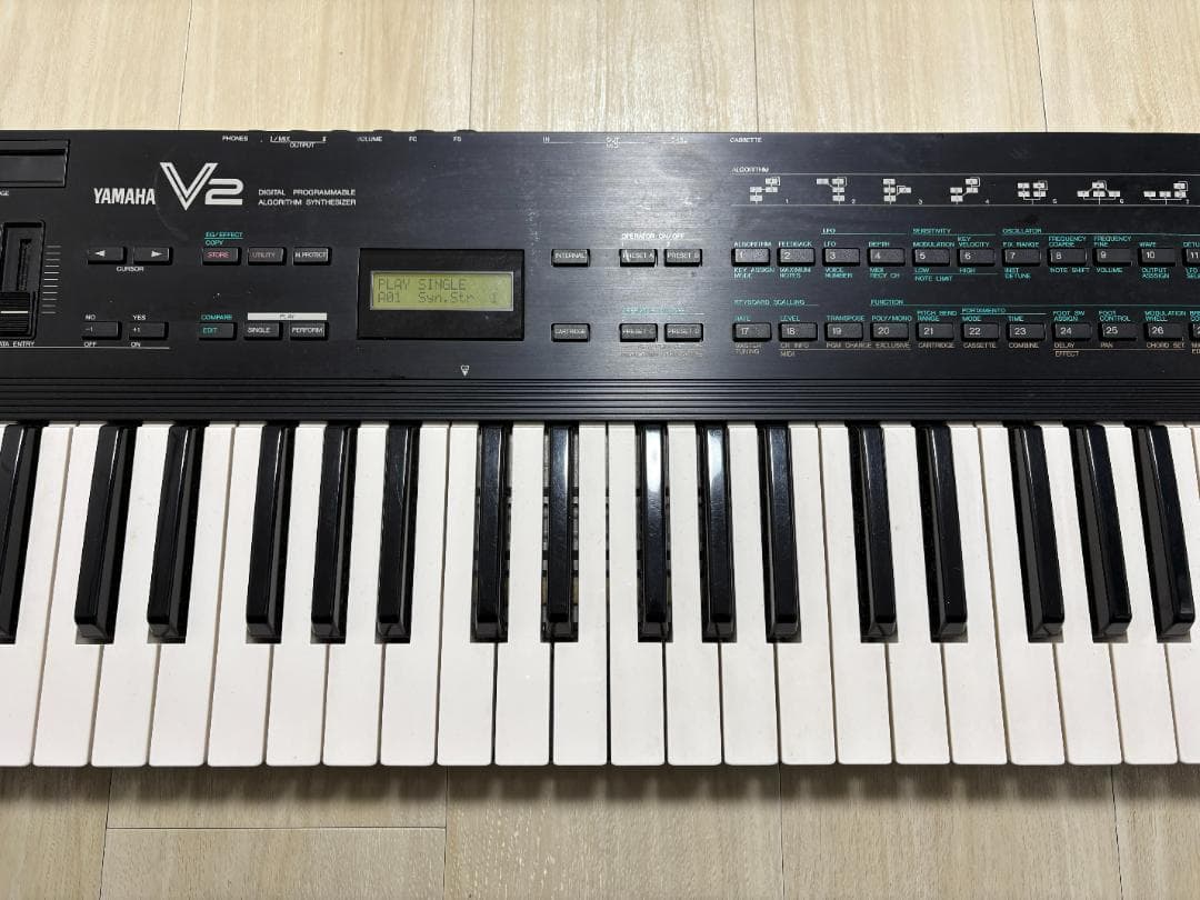 Yamaha V2 61鍵 キーボードシンセサイザー