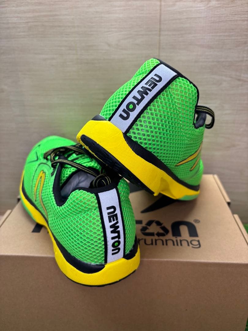 ニュートン ランニング ディスタンス 11B M000522B 090 27cm