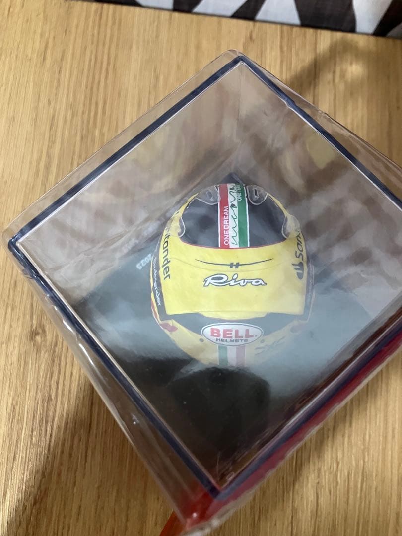 ラス1 日本未発売　ビッグスケールF1コレクション　ルクレール　ヘルメット