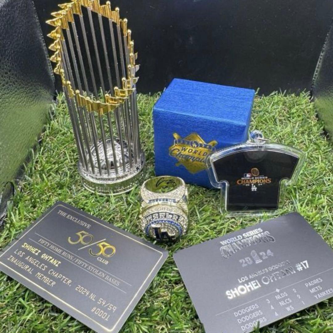 な*こ様 ドジャース 大谷翔平 チャンピオンリング 特製ケース ミニトロフィー