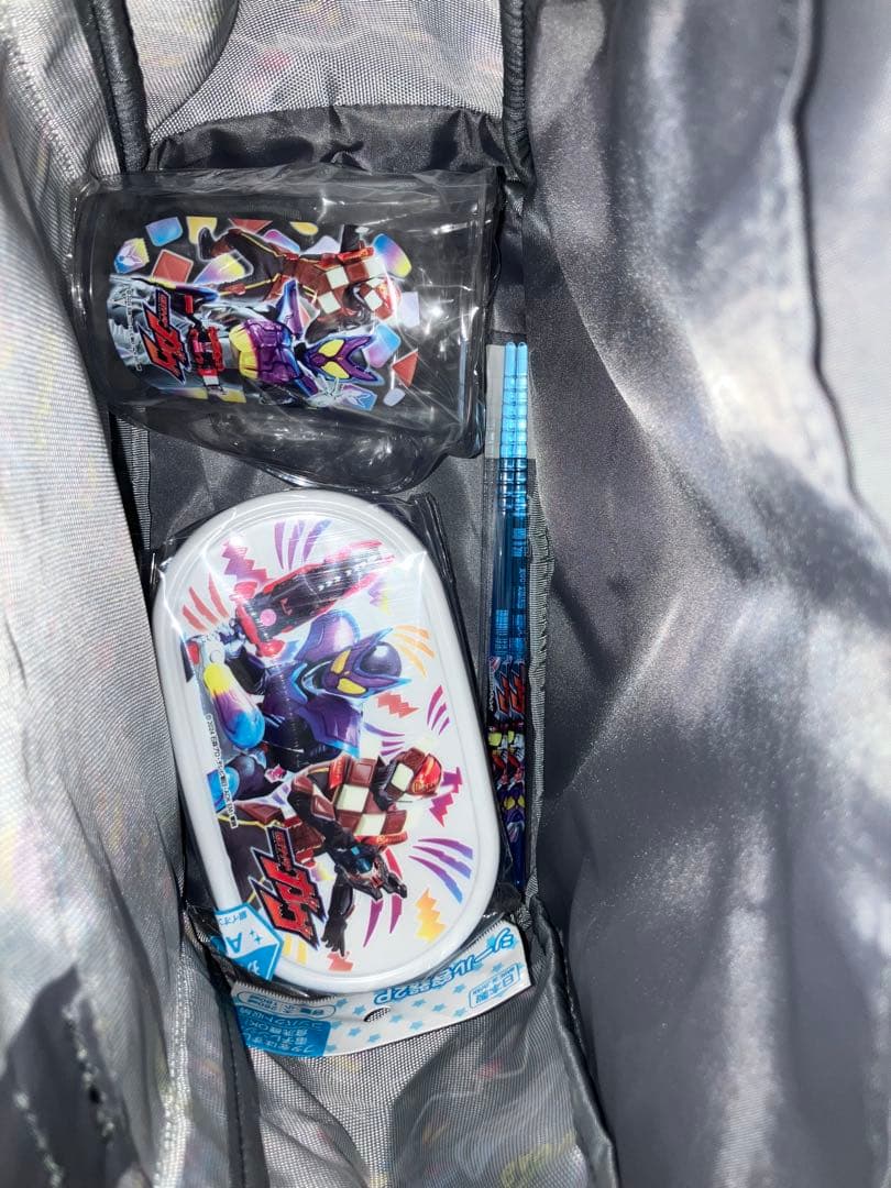 仮面ライダーガヴとゼッツのリュックと