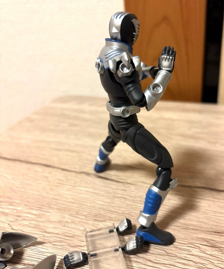 【美品】S.H.Figuarts 仮面ライダータイガ 仮面ライダー龍騎 バンダイ