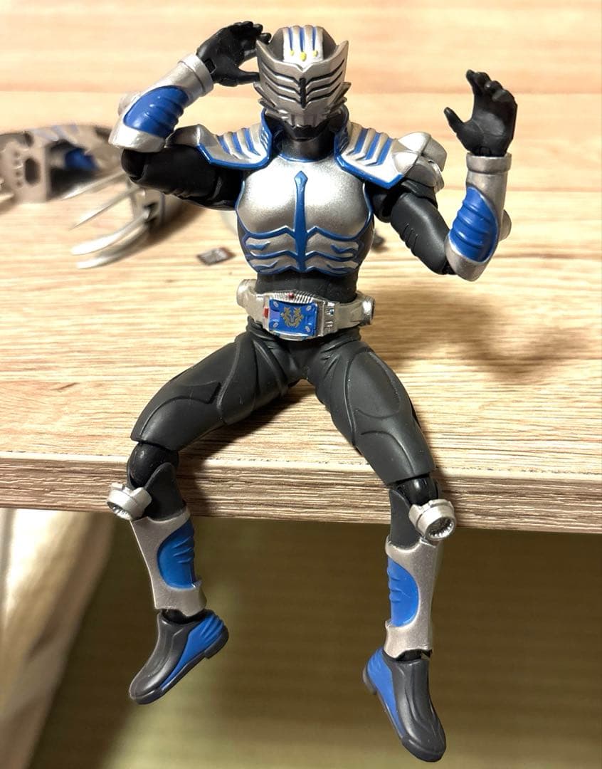 【美品】S.H.Figuarts 仮面ライダータイガ 仮面ライダー龍騎 バンダイ