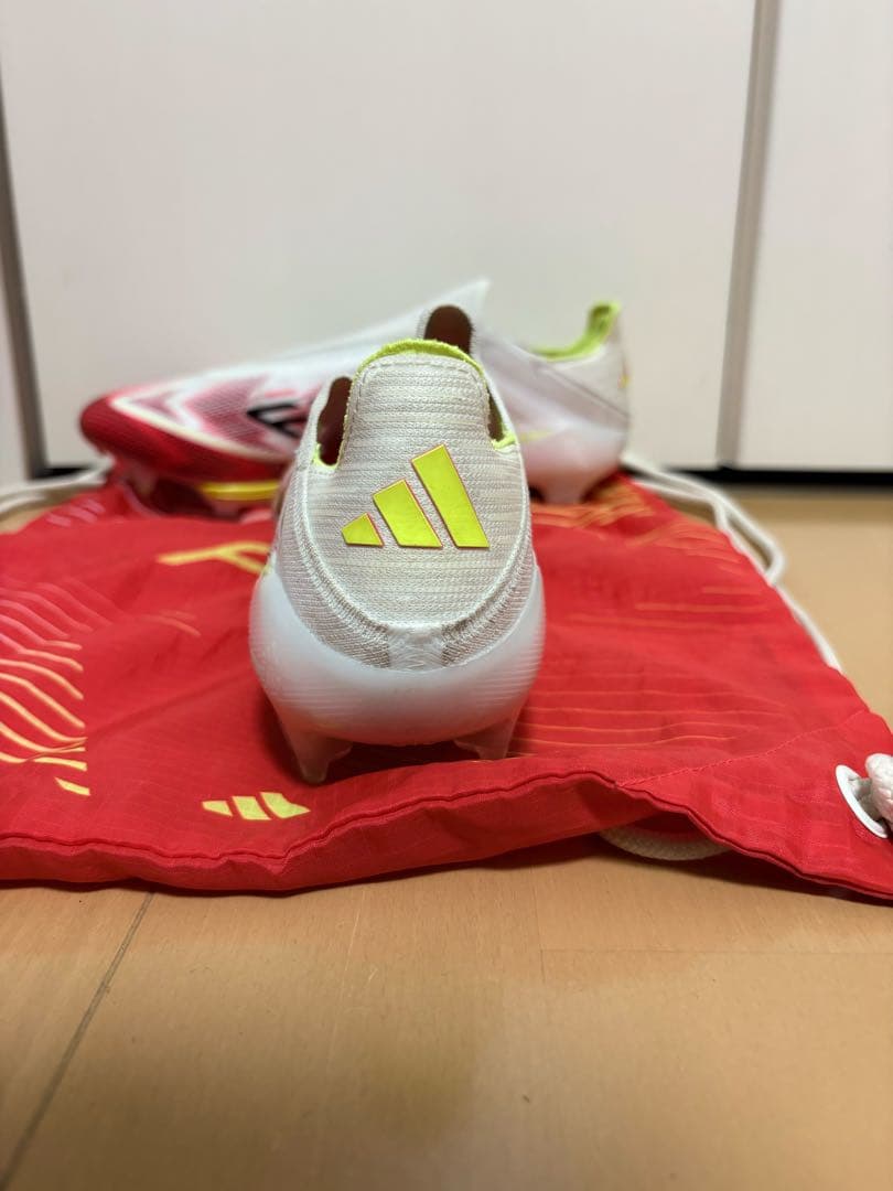 adidas F50 サッカーシューズ・スパイク ホワイト/レッド/イエロー