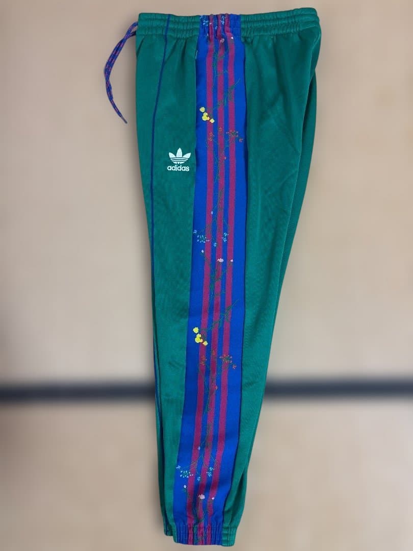 adidas トラックパンツ　ジャージ　花柄　Mサイズ