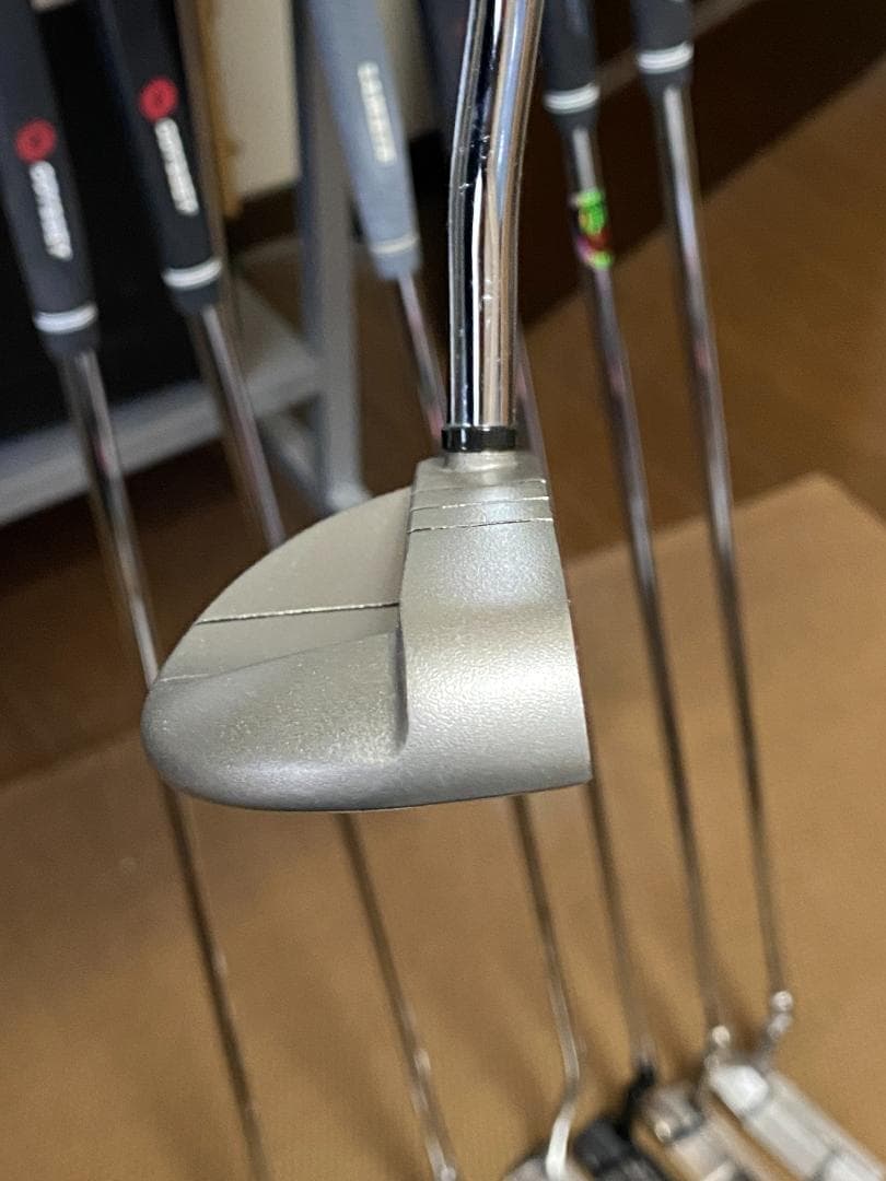 名器 ODYSSEY WHITE HOT ROSSIE 33インチ 純正カバー付