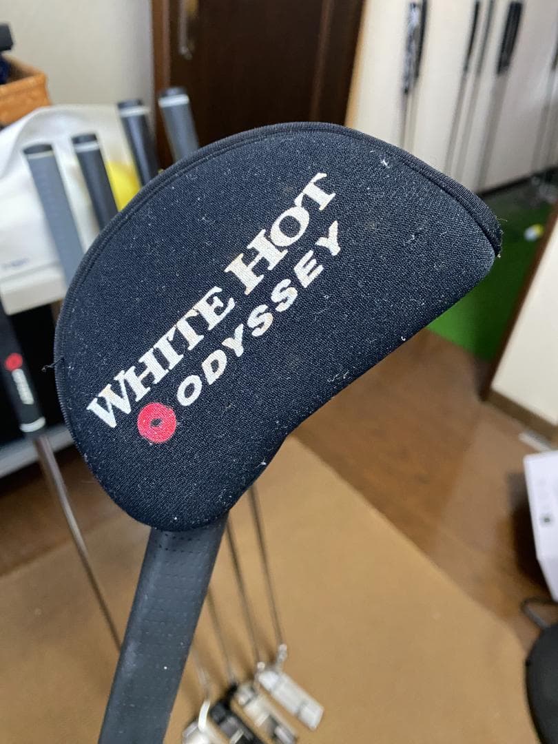 名器 ODYSSEY WHITE HOT ROSSIE 33インチ 純正カバー付