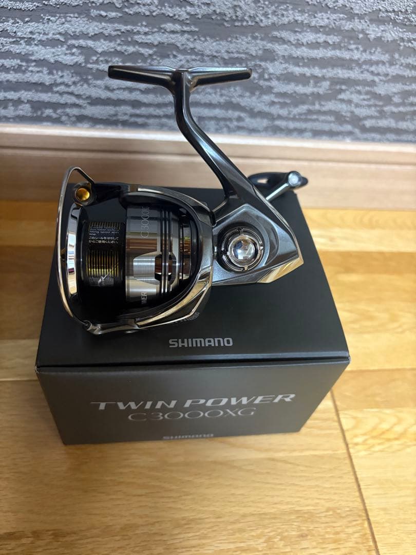 シマノ　24ツインパワー　C3000XG スピニングリール(美品)