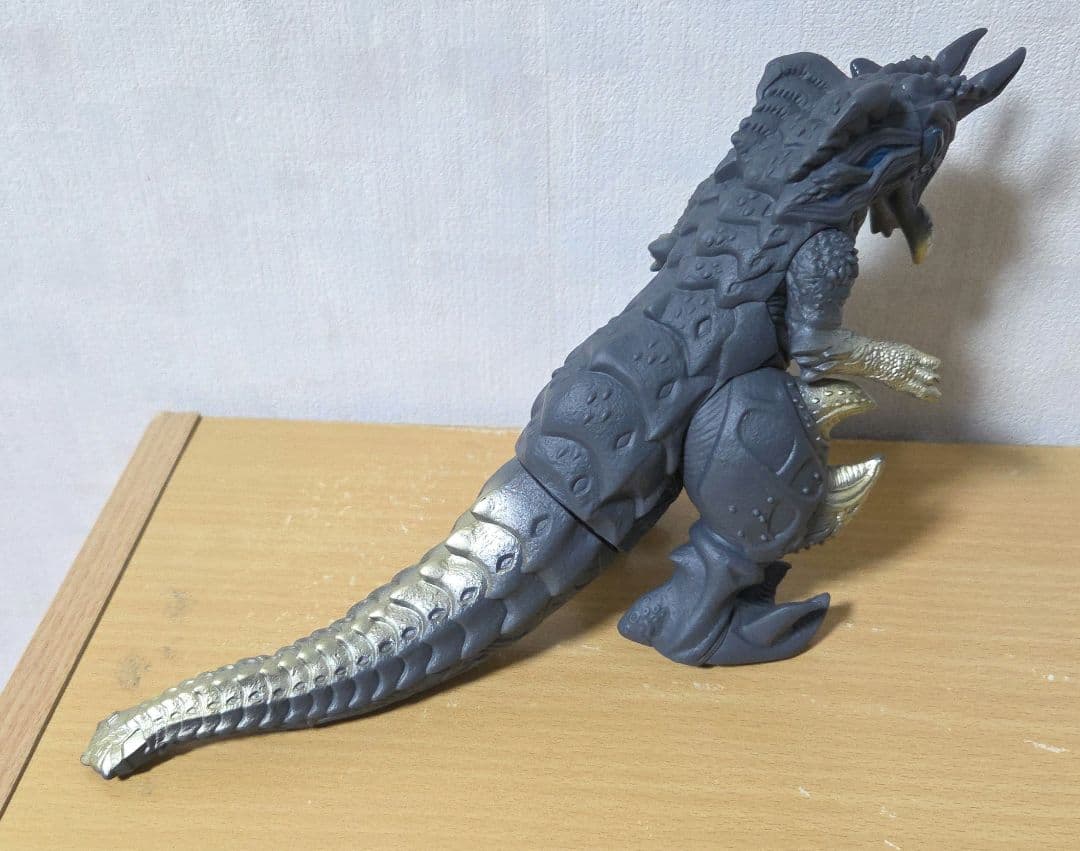 S.H.Figuarts カルミラ　ウルトラ怪獣DX メガロゾーア
