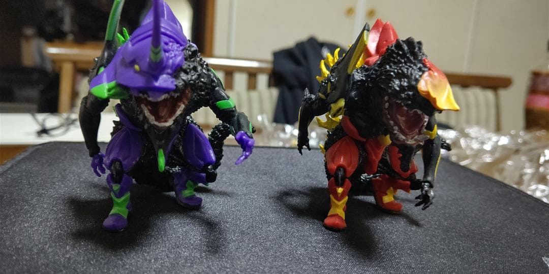 ゴジエヴァフィギュア2体
