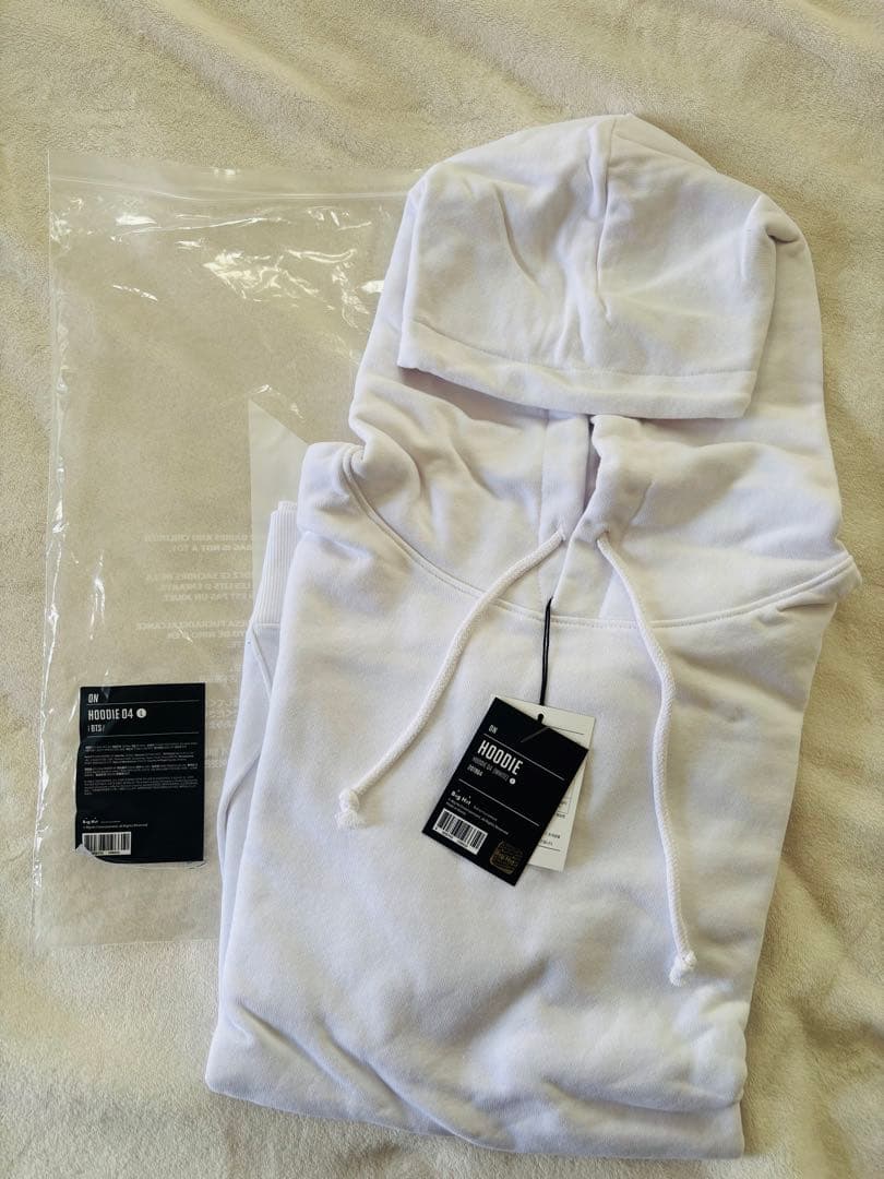BTS　公式　タグつき新品　　 ON 　HOODIE 03　 フーディー　 L