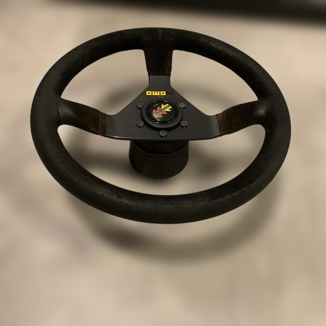MOMO VELOCE RACING 320mm ステアリング