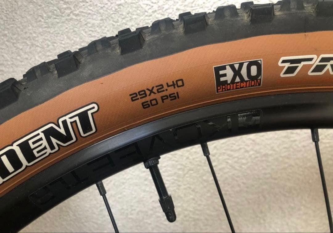 TREK トレック マーリン8 前後タイヤホイール 29インチ チューブレス化