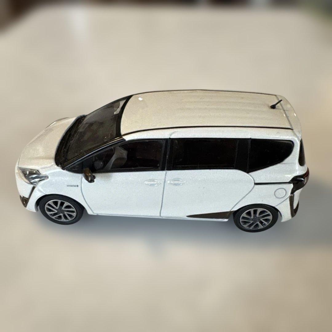 トヨタ Sienta 前期 ホワイト ミニカー