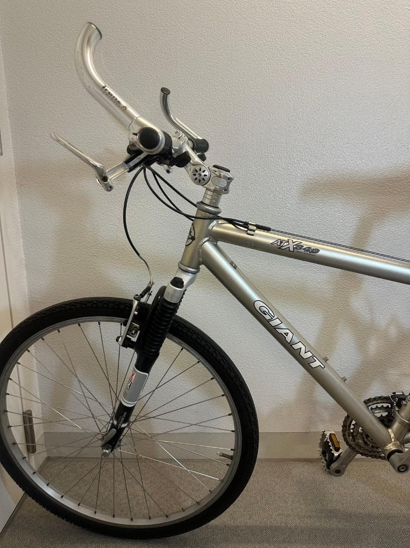 ＧＩＡＮＴ ＡＴＸ８４０ジャイアント超軽量アルミフレーム２６型ＭＴＢスポーツ車両
