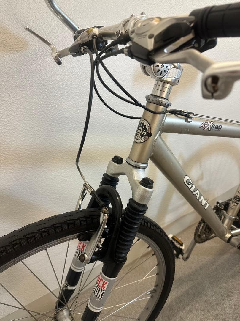 ＧＩＡＮＴ ＡＴＸ８４０ジャイアント超軽量アルミフレーム２６型ＭＴＢスポーツ車両