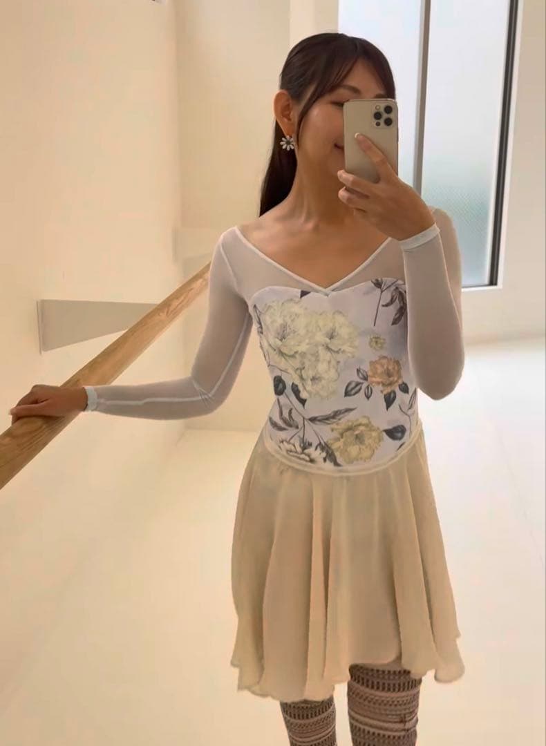 新品 スティナ stina 大人気 レオタード M 完売品