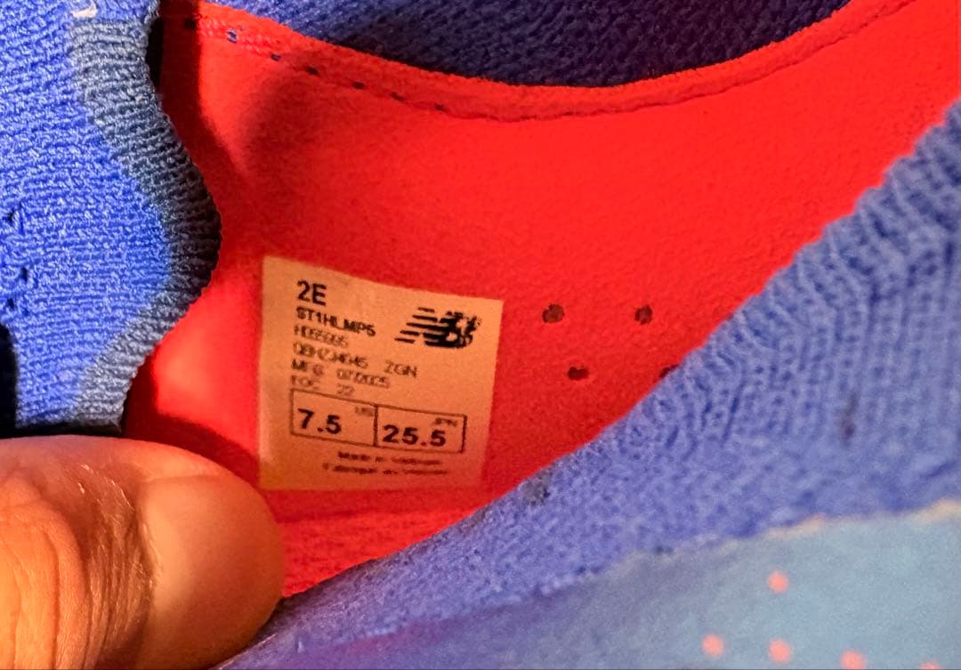 美品　New Balance サッカーシューズ スパイク 青赤