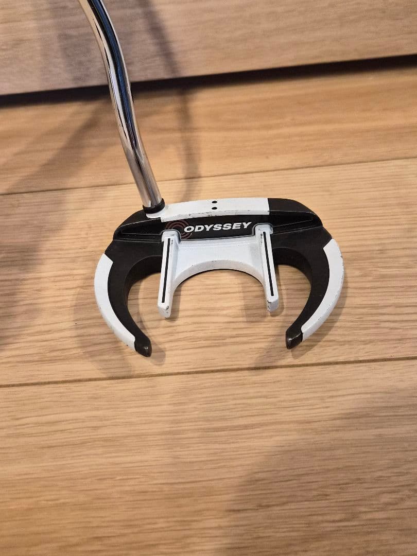 オデッセイ VERSA SABERTOOTH ブラック 33インチ パター