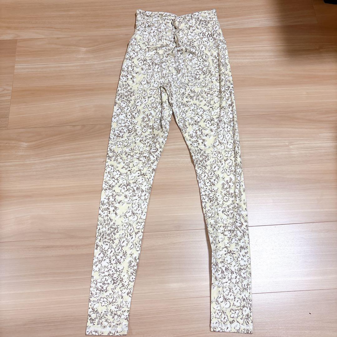 emmi 花柄 ヨガウェア セット ブラトップ レギンス 上下2点セット