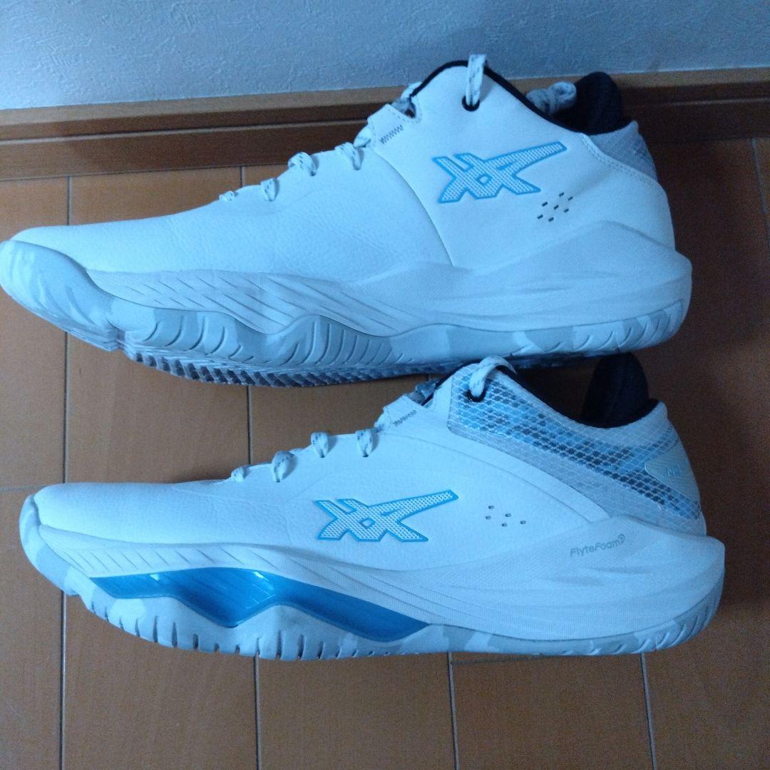 ASICS NOVA SURGE LOWバスケシューズ ホワイト/ブルー
