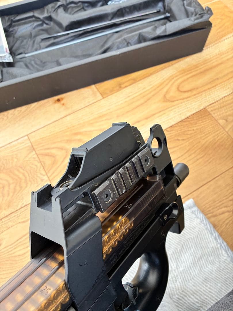 東京マルイ　P-90 エレクトロサイト付き バッテリー付