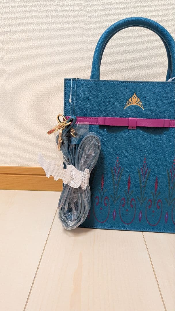 【新品・タグ付き】しまむら　ちはる　コラボ　エルサ　ショルダーバッグ　戴冠式