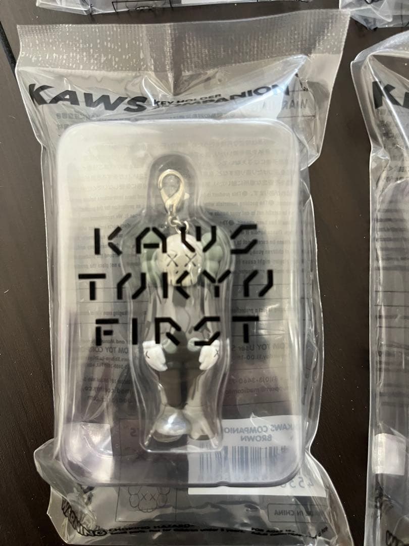 KAWS TOKYO FIRST キーホルダー 6個セット