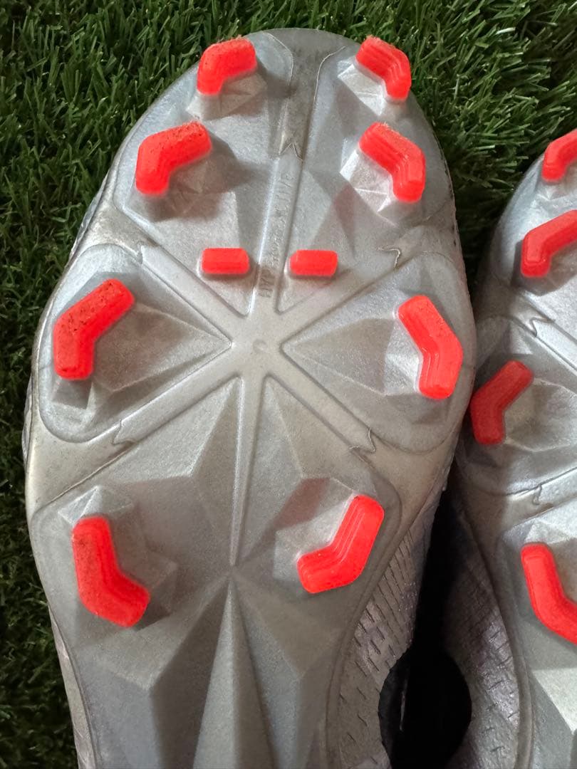 サッカースパイク　ナイキ　NIKE ファントム　ヴェノム　ベノム　FG 27