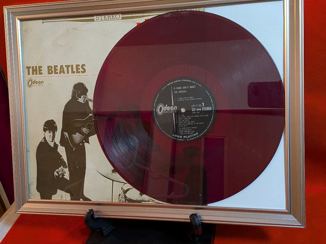 １９６２〜１９６６年当時物ビートルズ東芝音楽工業オデオン赤盤レコード額装品