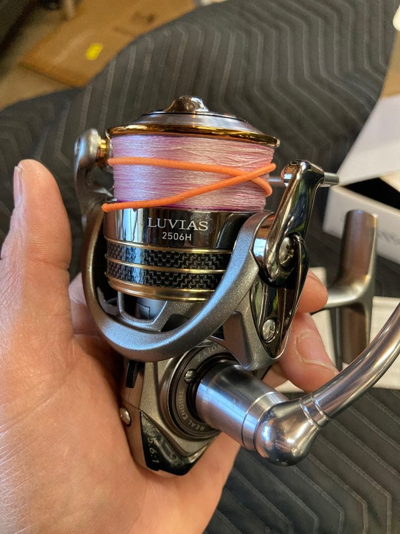 ダイワ LUVIAS 2506H スピニングリール