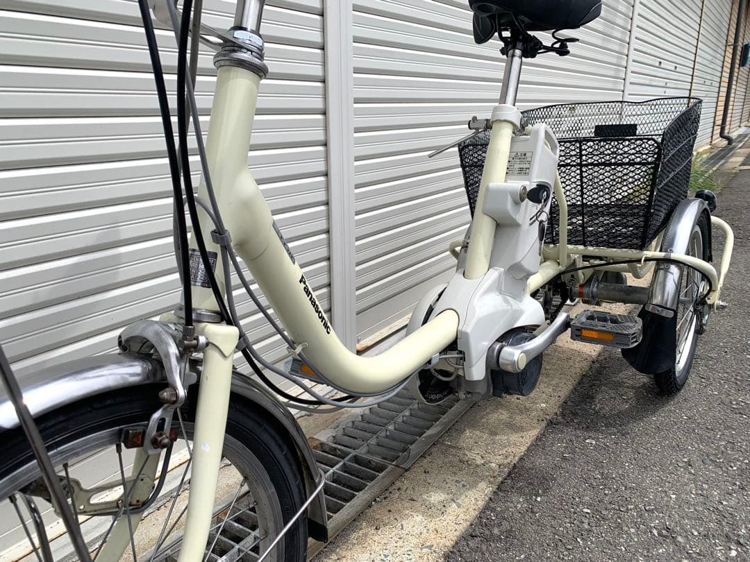 送料無料 Panasonic電動三輪自転車 8.9Ah 長押し4点灯 動作確認済