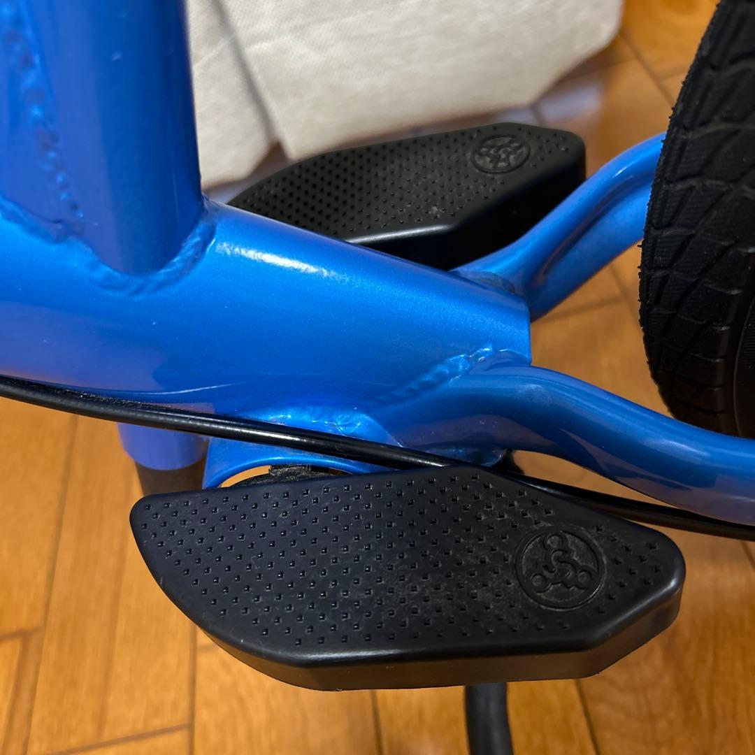 STRIDER14x 青　キックスタンド・未使用ペダル付き　空気入れ付き