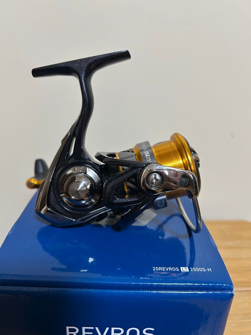 ダイワ18レガリス LT 2000S 20レブロスLT 2500S-H セット