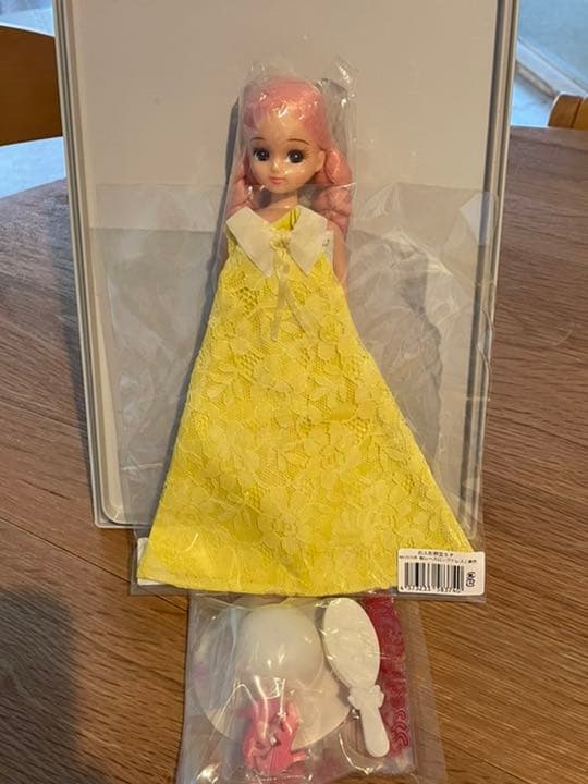 リカちゃん　ミルキーピンク　三つ編み　美人　黄色レースドレス