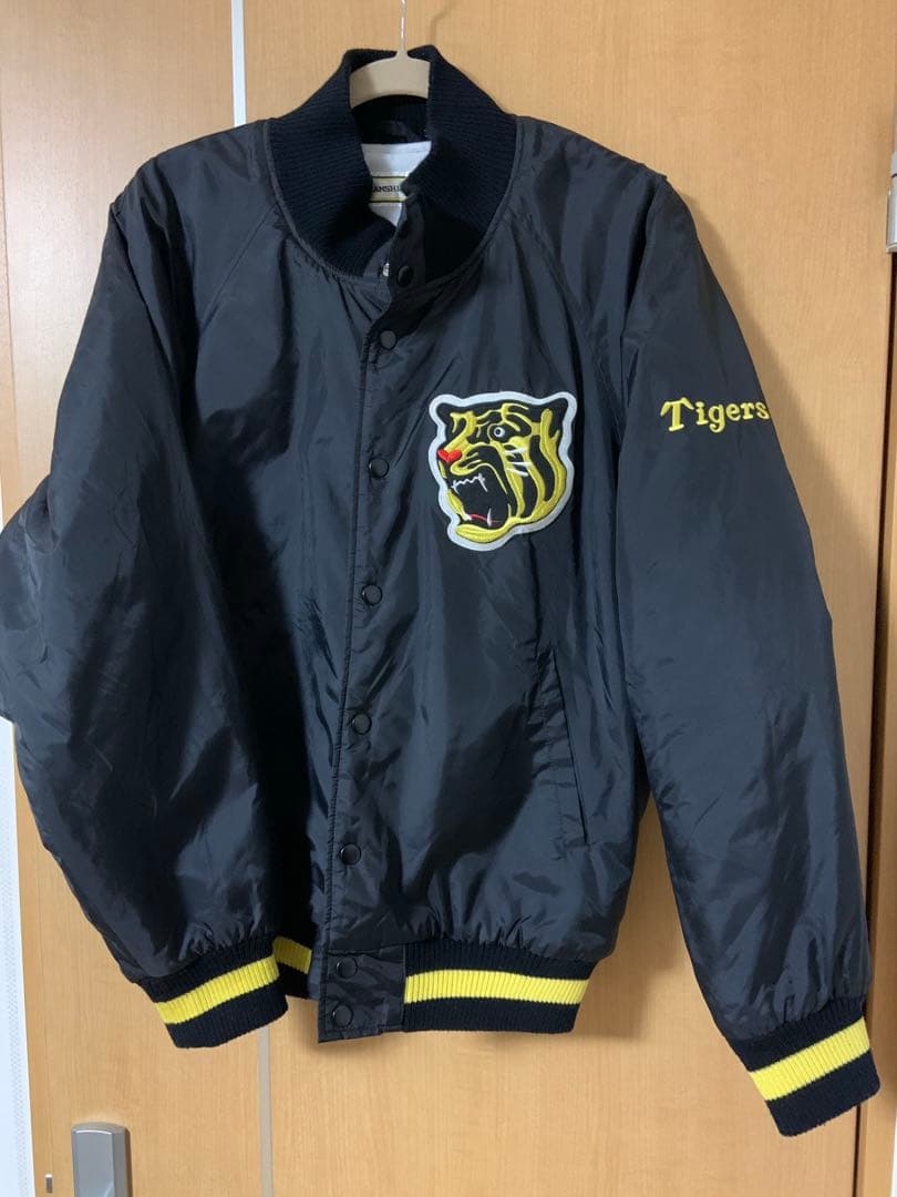 阪神タイガース スタジャン　シャープ産業製サイズL Tigers 刺繍黒　美品