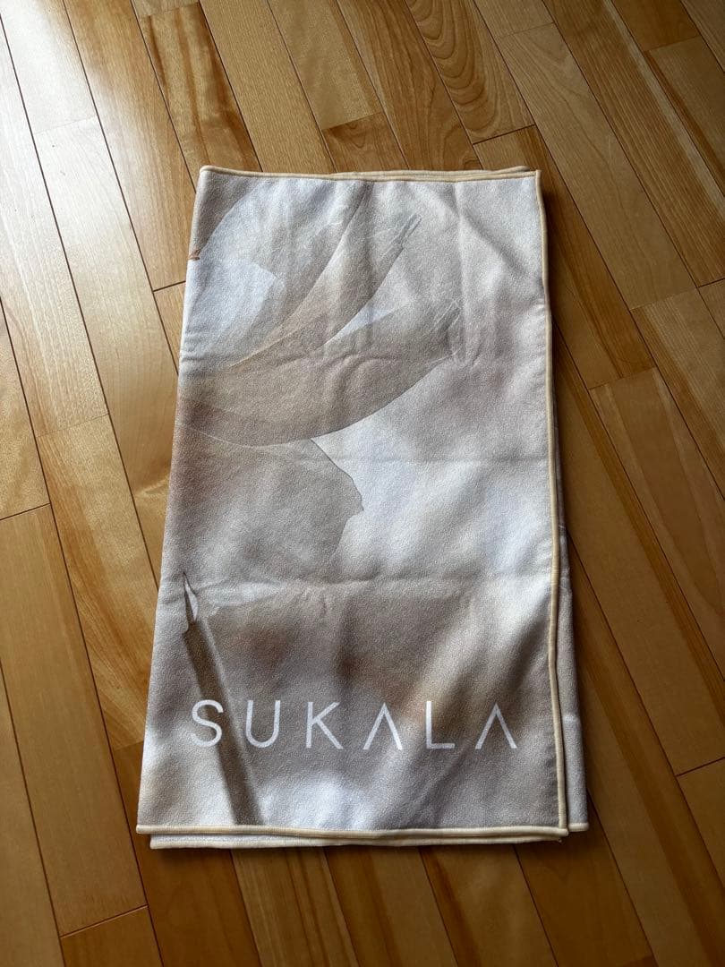 美品 SUKALA プリントヨギラグ フローラルアイボリー ラバ LAVA